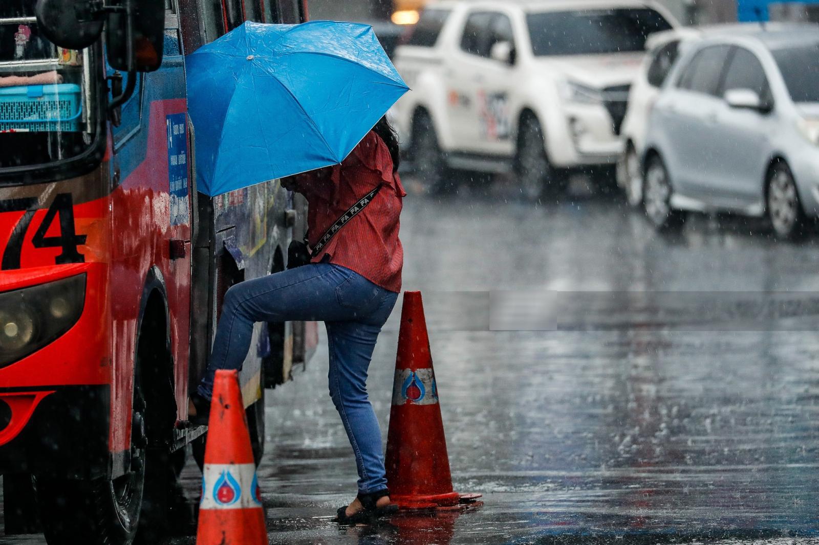 สภาพอากาศวันนี้! เช็กเลย 47 จังหวัด ฝนถล่ม จากอิทธิพล