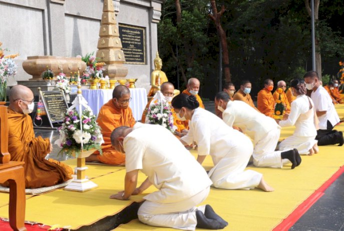 สนธยาพาไปทำบุญตักบาตร-ครบรอบ-57-ปี-พิธีพุทธาภิเษก-“-พระมงคลมิ่งเมือง”