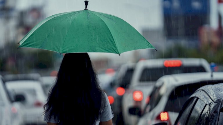 อย่าลืมพกร่ม-อุตุฯ-ฉบับ-4-เตือนฝนตกหนัก-เช็กเลยจังหวัดไหนเตรียมรับมือ