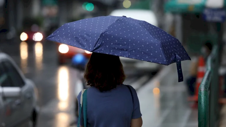 เตือน-“พายุฤดูร้อน”-วันที่-8-11-เมย.-หลายจังหวัดได้รับผลกระทบ