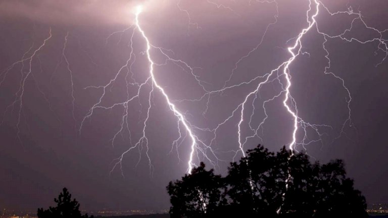 สภาพอากาศวันนี้-ทั่วไทยมีฝนหนัก-พายุฤดูร้อนถล่มซ้ำ-63-จว.เตรียมรับมือ