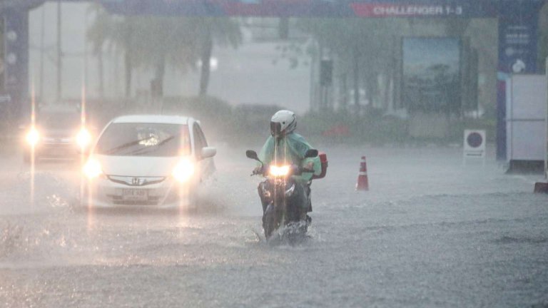 สภาพอากาศวันนี้-ฝนถล่มทั่วไทย-โดนหนัก-46-จว-กทม.อ่วม-ตกร้อยละ-70