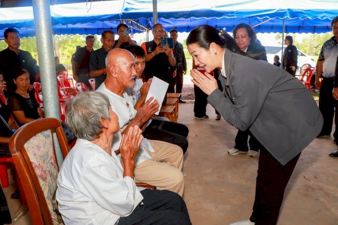 'ธีรรัตน์'-ลงพื้นที่อำนาจเจริญ-ให้กำลังใจผู้ประสบวาตภัย-เร่งช่วยเหลือผู้ได้รับผลกระทบ